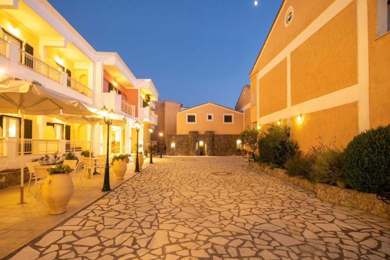 Hotel Rossis เมซอนกิ ภายนอก รูปภาพ